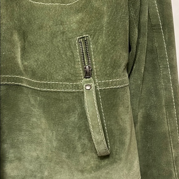 Danier green suede jacket. Perfect for fall - Picture 2 of 6